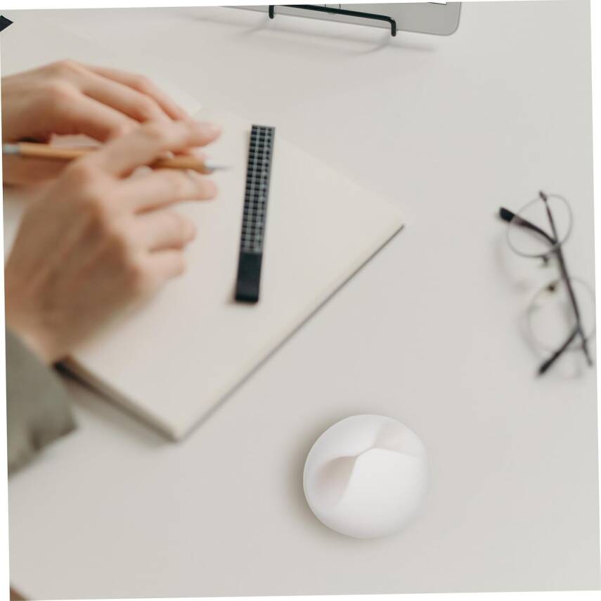 Kyrotech 20’li Kablo Sabitleme Klipsi Seti | Siyah & Beyaz Kablo Düzenleyici | Masa Üstü, Ofis, Ev ve TV Kablo Yönetimi İçin Yapışkanlı Klipsler - 9